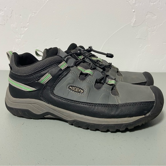 Keen Big Kids' Targhee Waterproof Low Shoe 1024011 Size 6 Hiking Shoes Slip On - Picture 1 of 11